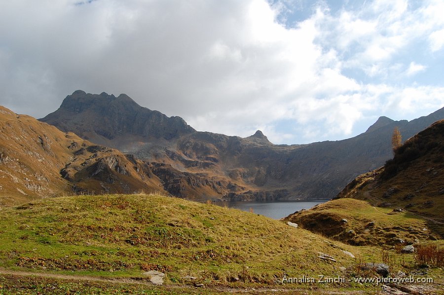 31 Monte Corte e passo Laghi Gemelli.JPG